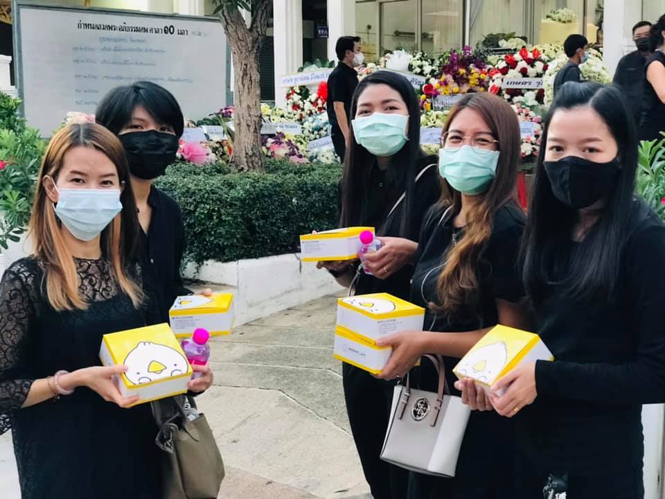 ลูกค้าถือ Snack Box ที่งานศพ