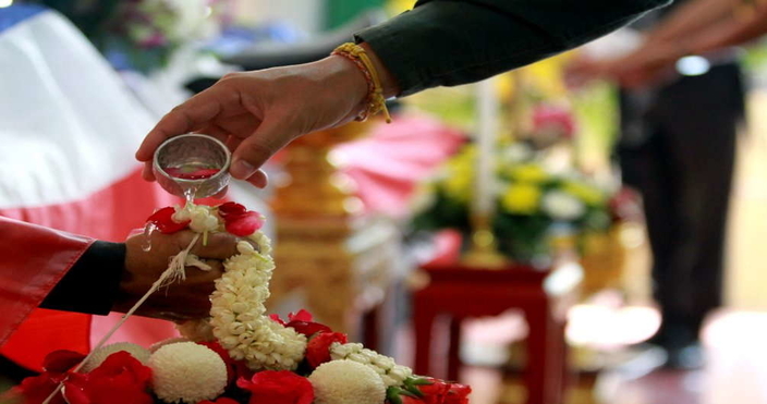 รดน้ำศพ, พิธีรดน้ำศพ, รดน้ำศพคือ, อาบน้ำศพ